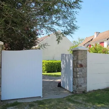 Nyaraló Avec Cheminee, Jardin Clos Et Equipements Bebe A Proximite De La Cote - Fr-1-306-842 Saint-Molf
