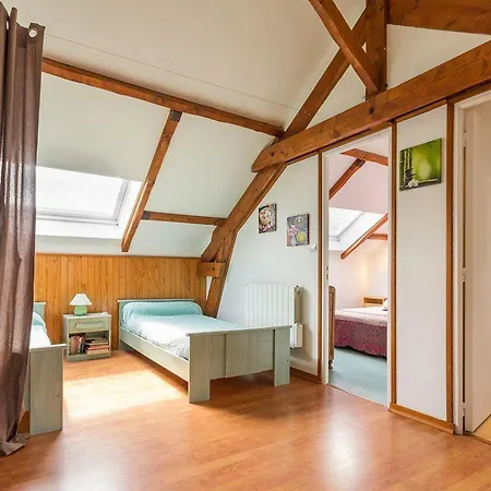 Avec Cheminee, Jardin Clos Et Equipements Bebe A Proximite De La Cote - Fr-1-306-842